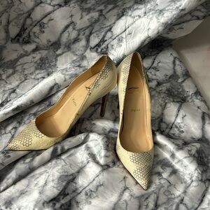 Women’s pumps